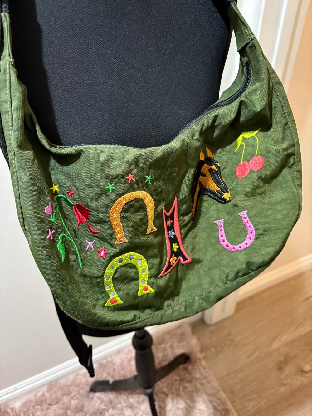 Baggu Jessica William Medium Crescent - Picture 5 of 7